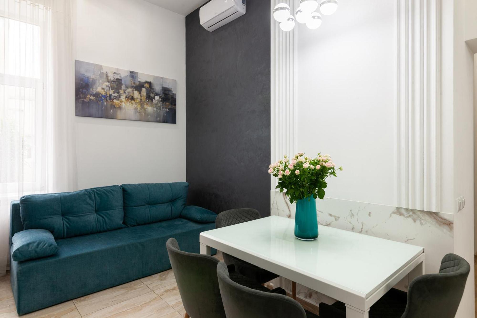 Royal Apartment On Franka 28 Λβιβ Εξωτερικό φωτογραφία